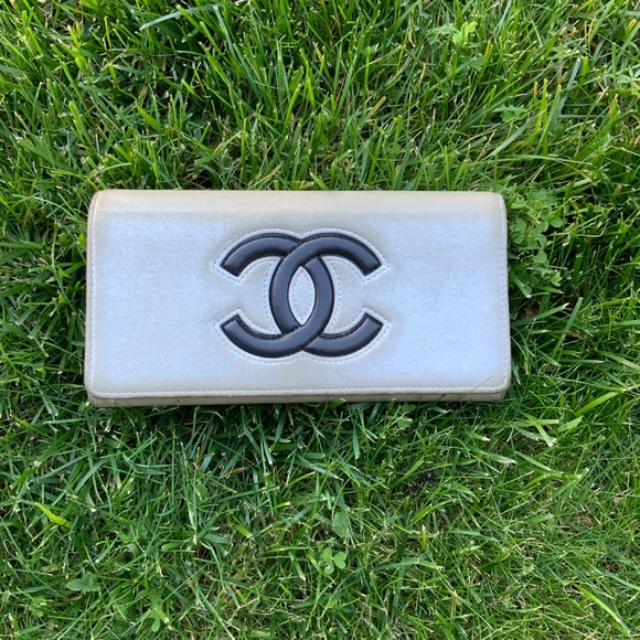 Authentic Chanel timelessness Silver Metallic Flap Wallet. - Picture 3 of 16